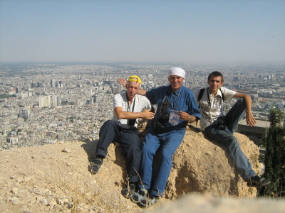 2008.08.08 Мы на горе у Дамаска, связанной с библейским преданием. Здесь Каин убил Авеля.jpg