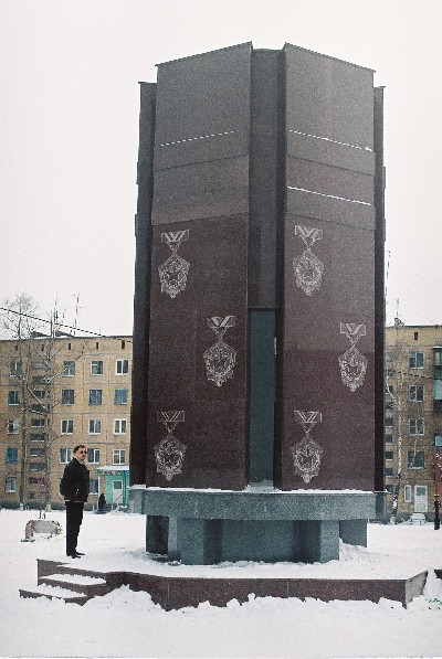 02 января 2009 Памятник Шахтерской славы в Угдедаре.JPG