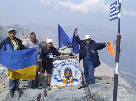 29 07 2007, Mitikas, flagi na Olimpe - 1.JPG