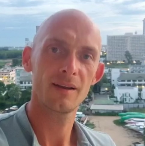 2025. Встречи путешественников в Донецке Донецкий клуб путешественников  - 1_Илья_Богатиков_привет_из_Тайланда.jpg