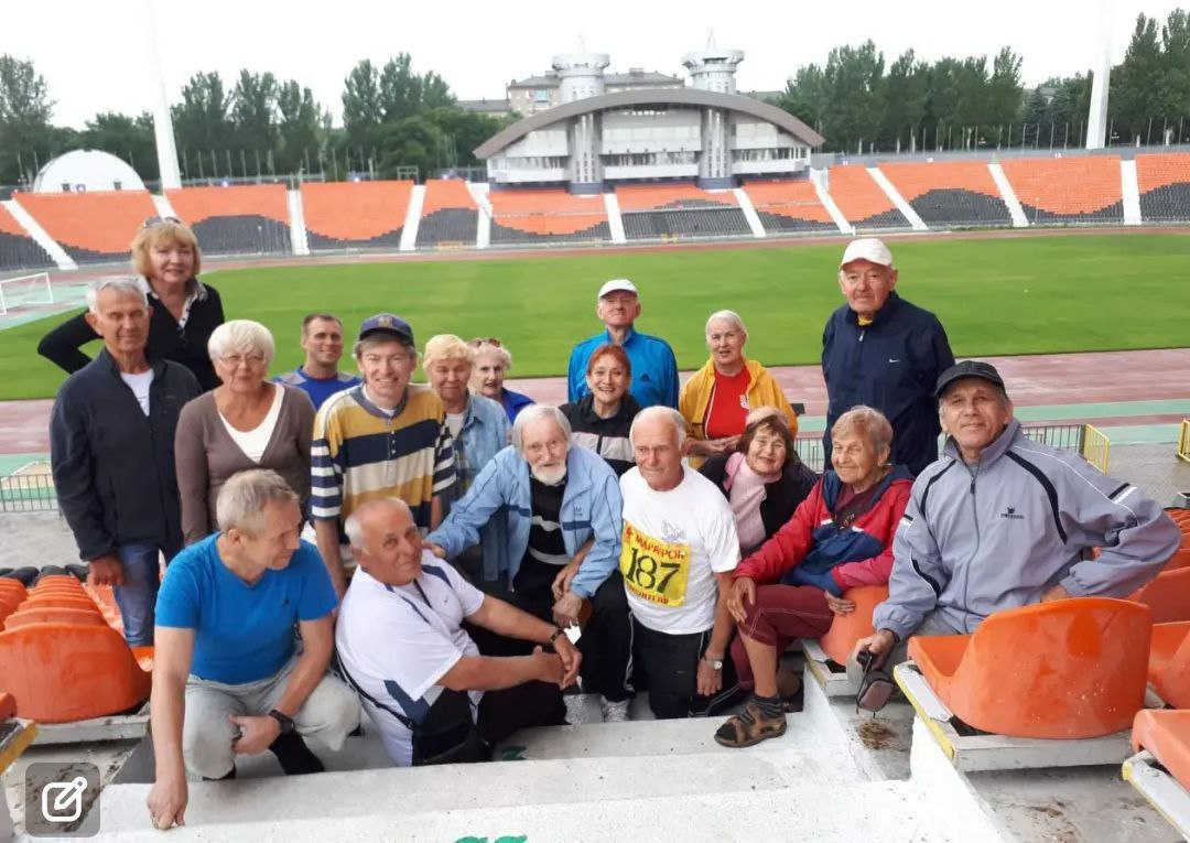 Шабанов Е.А. в центре во время последнего приезда в Донецк и встречи с КЛБ Стайер  - IMG_20251119_212454_224.jpg