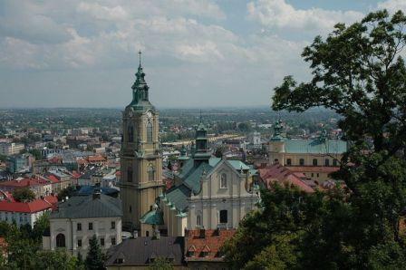 Пшемысль очаровывает своих гостей панорамой старого города. - Poland_Przemysl_cathedral.jpg
