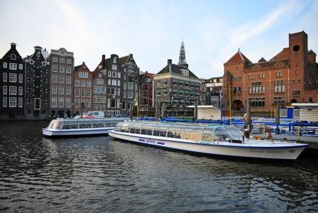  Книги путешествий - тур по Бенилюксу  - Амстердам. Начало улицы Дамрак.jpg