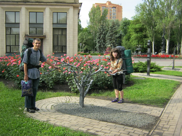 В Грузию 2013 - 2013.06.04  у горисполкома.JPG