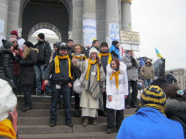 Какая-то региональная делегация приветствует Майдан - IMG_1472b.jpg