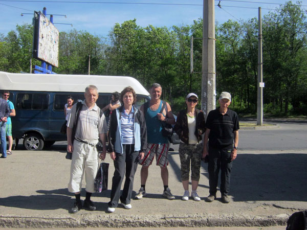 На старте похода. Слева направо - Игорь, Галина, Владимир, Татьяна, Валерий - IMG_9358b.jpg