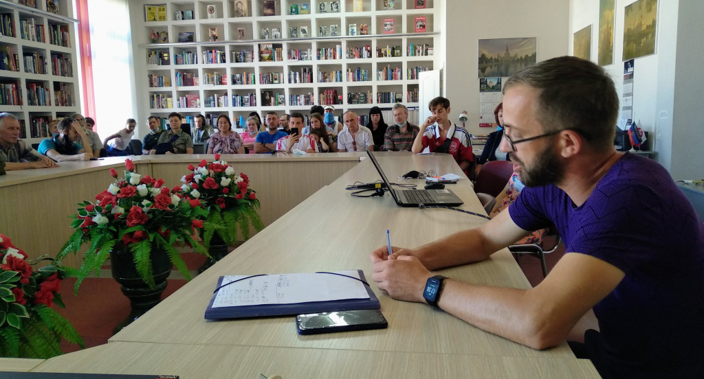 Игорь Бутяев на 295-й встрече в Донецком клубе путешественников.